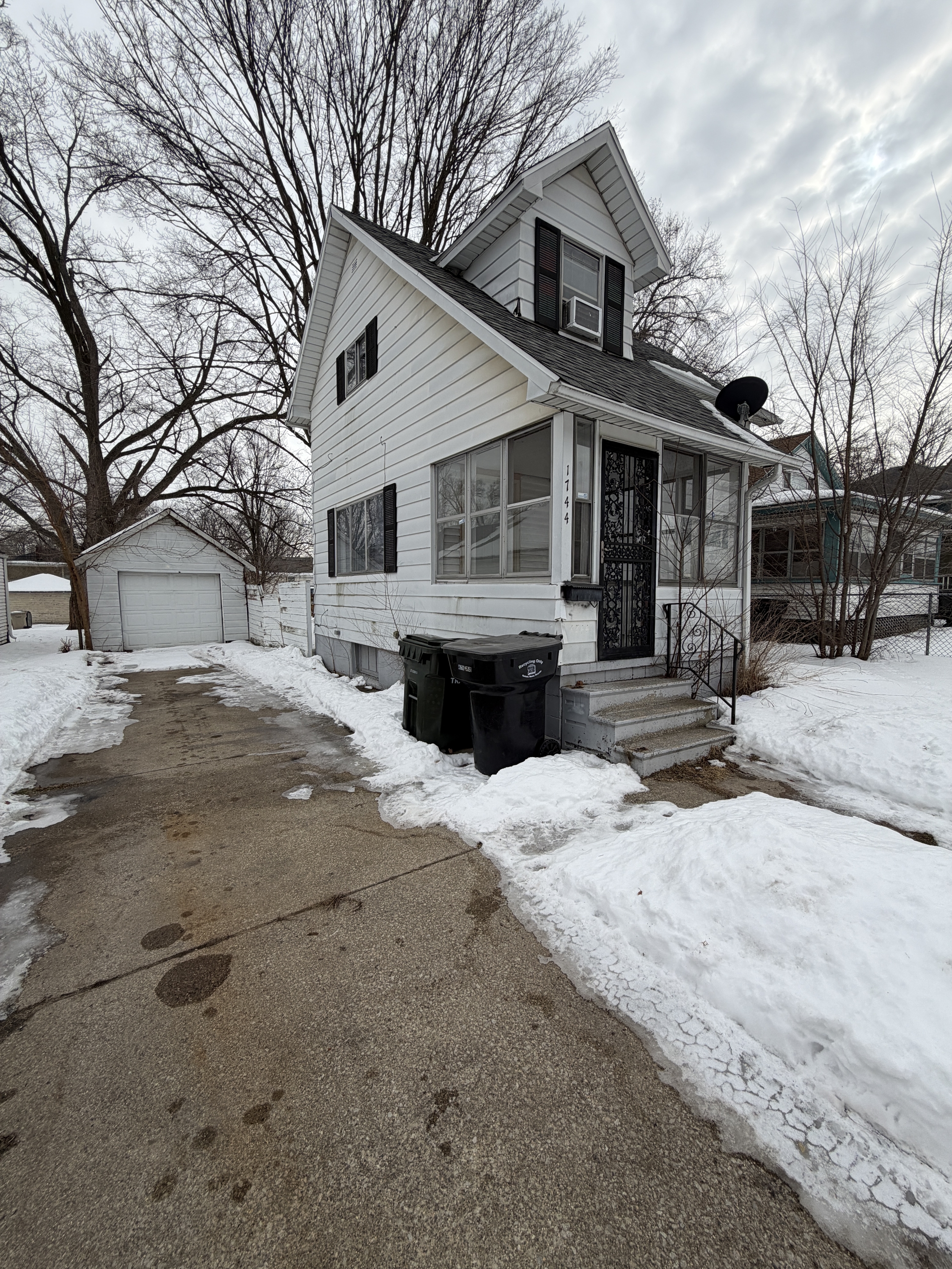 1744 South Twyckenham Drive