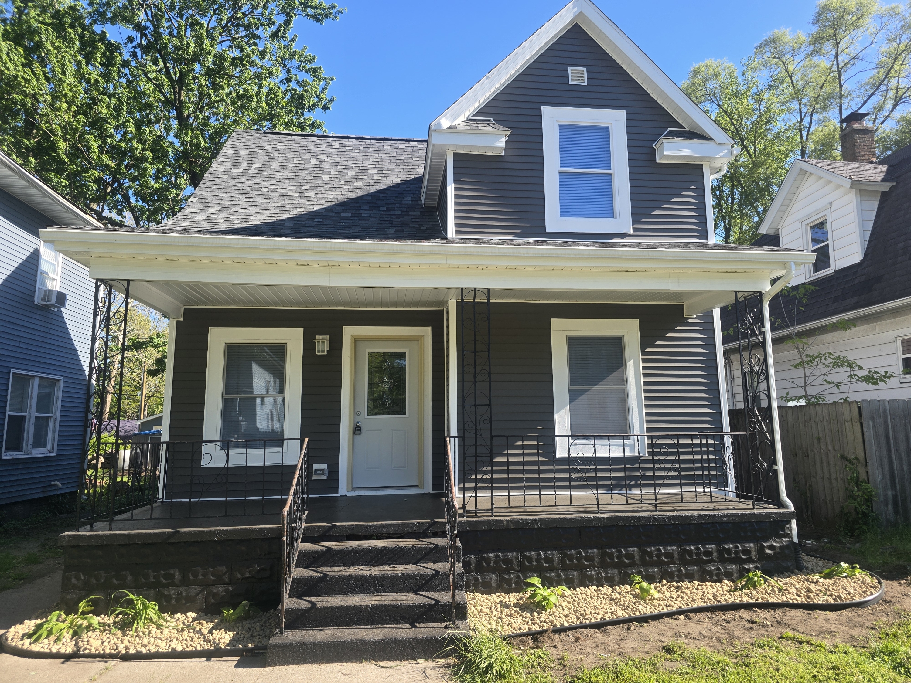 1219 East Madison Street